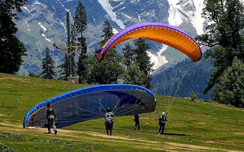 Paragliding in Solang valley 